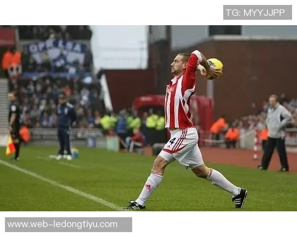 内维尔赞凯塞多为英超最佳中场卡拉格力挺赖斯更具全能与控球优势 内维尔赞凯塞多为英超最佳中场卡拉格力挺赖斯更具全能与控球优势