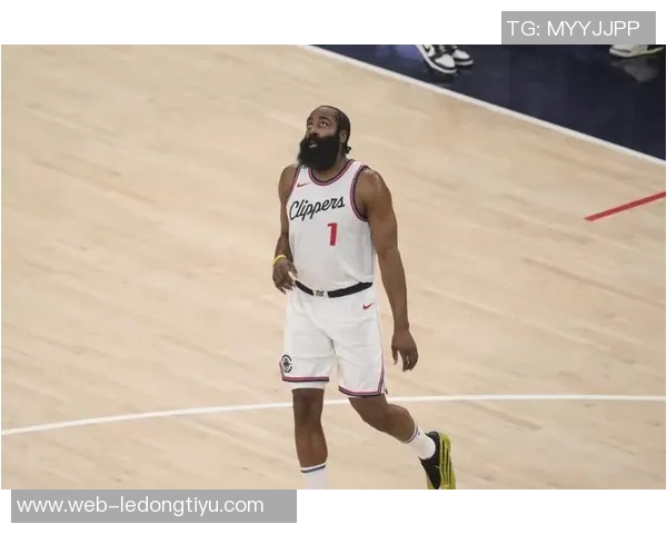 可爱哈登调皮捏捏我不让你在这里安静入睡哦