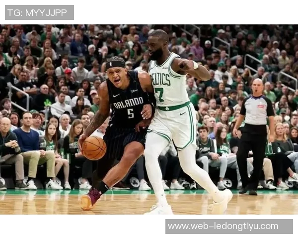 凯尔特人主场对决骑士杰伦布朗状态回暖将全力出战