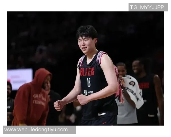 杨瀚森深入研究比赛录像逐渐领悟NBA精髓展现出色媒体人素养