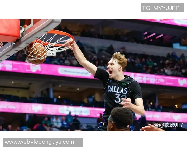 弗拉格在比赛中表现出色成为历史第二年轻的15分5板5助球员仅次于詹姆斯