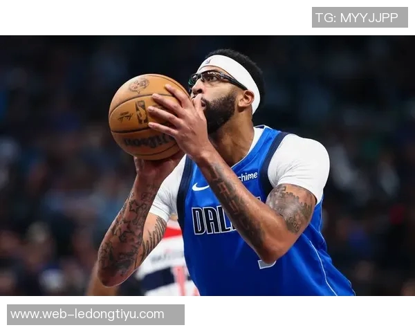 独行侠对阵湖人首发阵容公布浓眉克莱携手出战弗拉格继续担任控卫