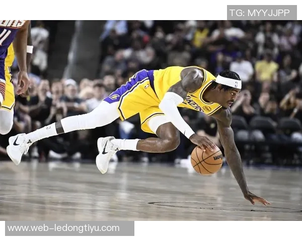 詹姆斯缺阵湖人勇士对决预测湖人胜率略高于勇士