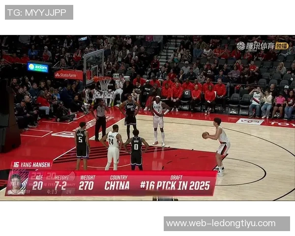 杨瀚森第三节短暂出场两分钟未能触球因掩护犯规被迫下场休息