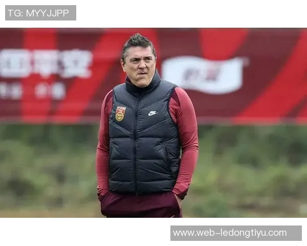 伊拉克主帅强调世界杯梦想对球员和球迷的重要性呼吁全力以赴不容忽视 伊拉克主帅强调世界杯梦想对球员和球迷的重要性呼吁全力以赴不容忽视