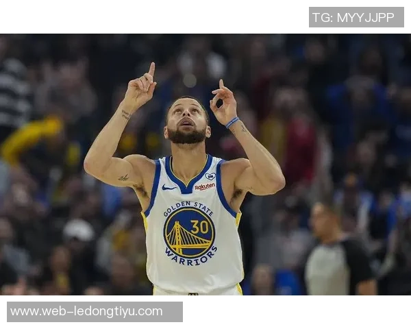 勇士创历史纪录连续三场比赛十名球员三分得分多点开花展现团队实力